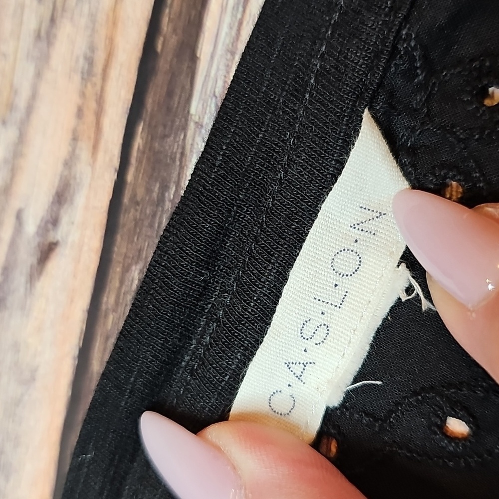 CASLON BLACK EYELET SHORT SLEEVE PULLOVER TOP - Picture 10 of 13
